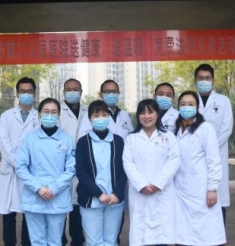 我院到万晟城丽府 开展“送健康、送温暖、免费送医送药”义诊活动