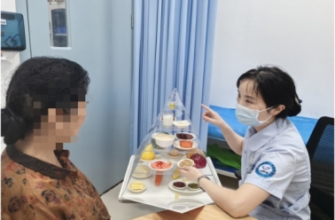 餐桌上的“控糖课堂”：糖尿病健康教育门诊的饮食护理暖心记