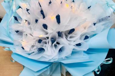 一支笔，一束花，一场藏在病房里的双向奔赴